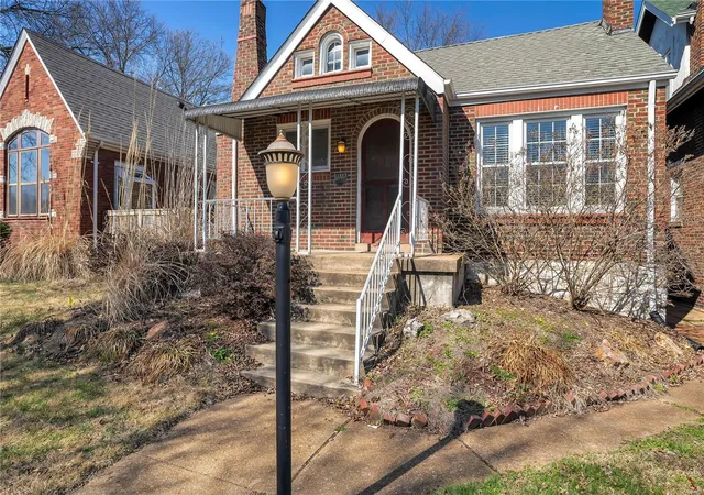 Photo 2 of Sale Pending at 6439 Mardel Ave, Saint Louis, MO 63109 | MLS# 24014658 | Listing updated on 2024-04-18