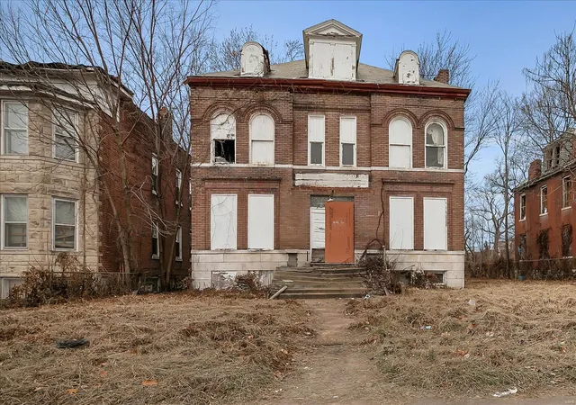 1st image of 1373 Union Blvd, Saint Louis, MO 63113 | MLS# 24014960