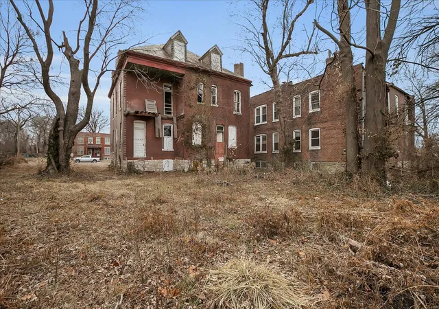 3rd image of 1373 Union Blvd, Saint Louis, MO 63113 | MLS# 24014960