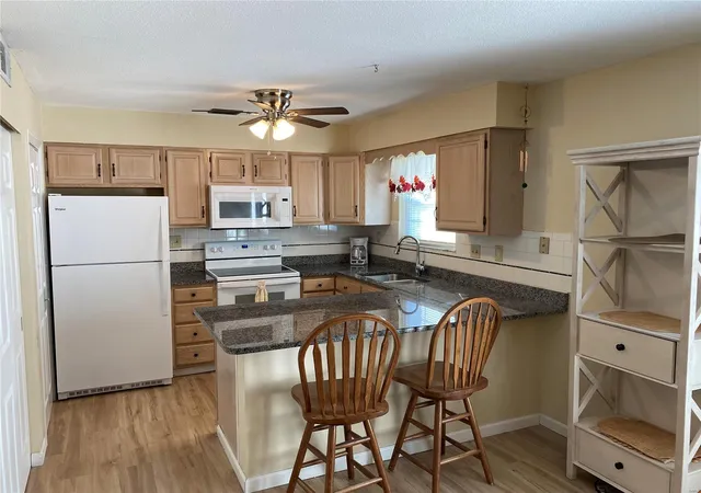 Photo 3 of Townhouse for sale at 852 Dumont Pl, Saint Louis, MO 63125 | MLS# 24017377 | Listing updated on 2024-09-18