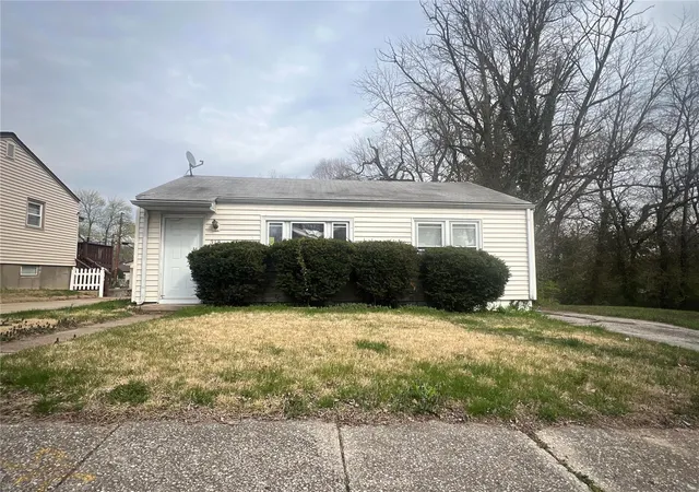 1st image of 318 Mueller Ave, Saint Louis, MO 63135 | MLS# 24017401