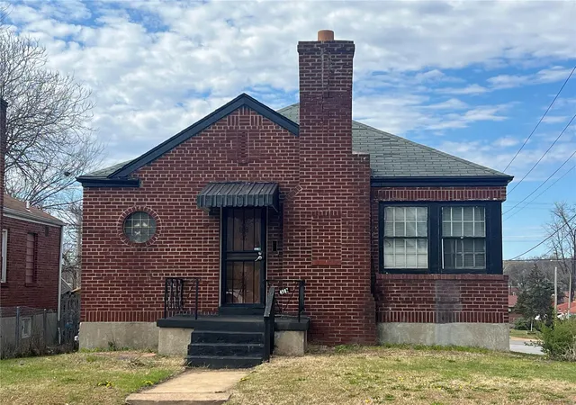 Photo 1 of Single family home for sale at 4987 Plover Ave, Saint Louis, MO 63120 | MLS# 24017421 | Listing updated on 2024-11-02