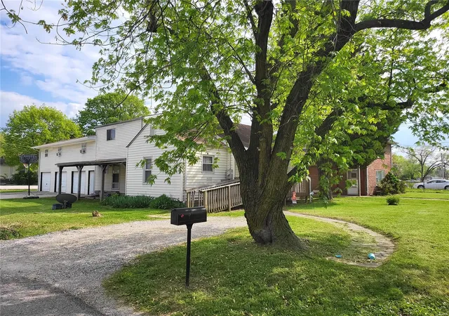 Photo 4 of Sale Pending at 3600 Falling Springs Rd #A & B, East Saint Louis, IL 62206 | MLS# 24018543 | Listing updated on 2024-11-08