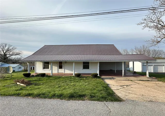 Photo 1 of Single family home for sale at 1302 E 3rd St, Salem, MO 65560 | MLS# 24019625 | Listing updated on 2024-09-04