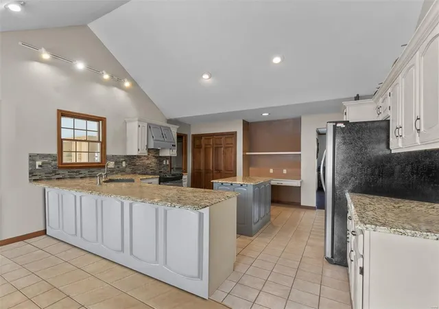 Photo 3 of Single family home for sale at 1240 Broadridge Dr, Jackson, MO 63755 | MLS# 24022063 | Listing updated on 2024-09-27