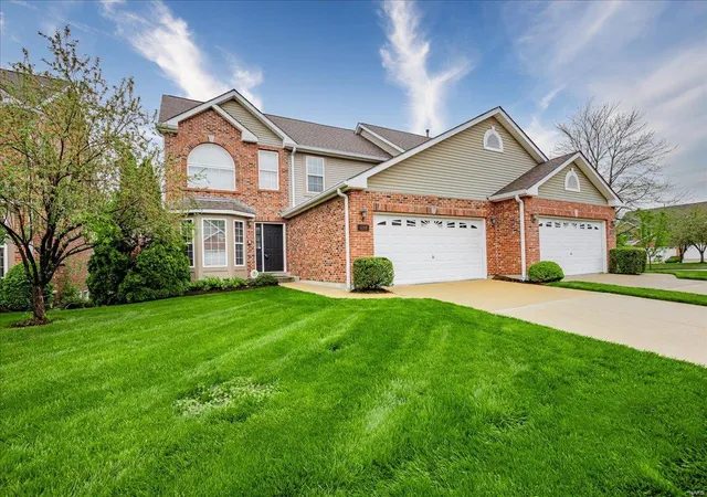 Photo 1 of Single family home for sale at 1228 Castle Gate Villas Dr, Saint Louis, MO 63132 | MLS# 24022811 | Listing updated on 2024-08-20