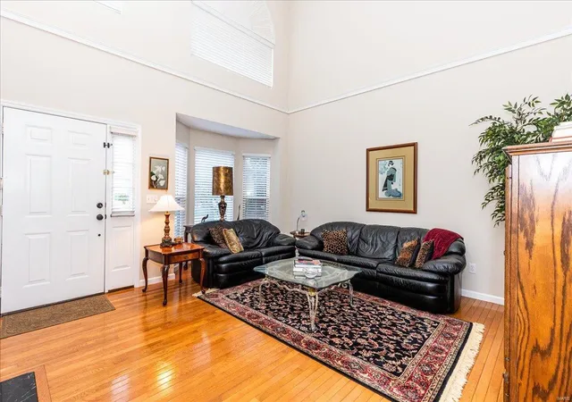 Photo 4 of Single family home for sale at 1228 Castle Gate Villas Dr, Saint Louis, MO 63132 | MLS# 24022811 | Listing updated on 2024-08-20