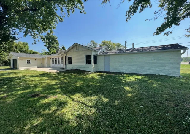 Photo 1 of Single family home for sale at 2113 Poplar Rd, East Saint Louis, IL 62206 | MLS# 24024221 | Listing updated on 2024-04-22