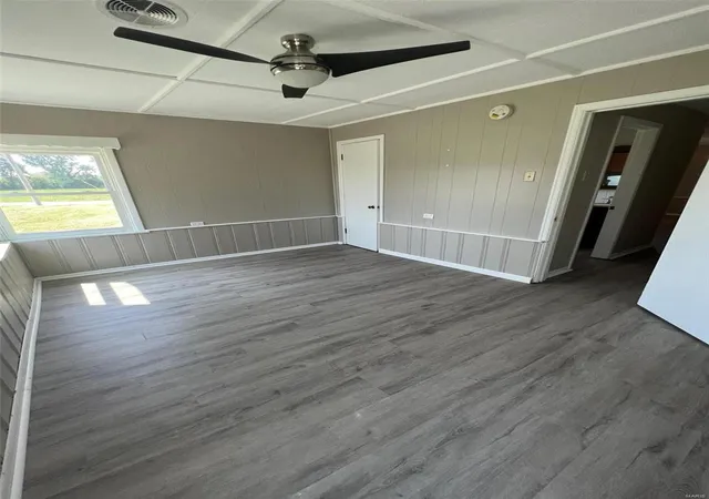 Photo 4 of Single family home for sale at 2113 Poplar Rd, East Saint Louis, IL 62206 | MLS# 24024221 | Listing updated on 2024-04-22