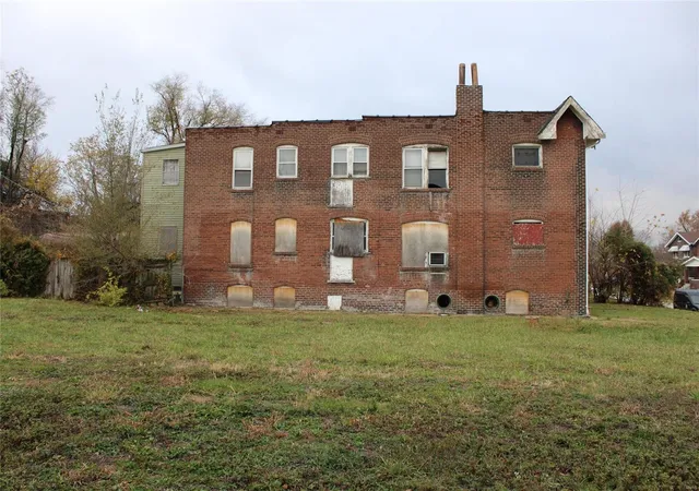 Photo 2 of Sale Pending at 5142 Northland Ave, Saint Louis, MO 63113 | MLS# 24024308 | Listing updated on 2024-11-25