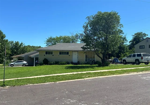 Photo 2 of Sale Pending at 5662 Parchester Dr, Saint Louis, MO 63121 | MLS# 24025586 | Listing updated on 2025-01-04