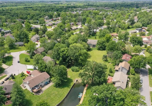 Photo 3 of Sale Pending at 50 Burgundy Dr, Lake Saint Louis, MO 63367 | MLS# 24025624 | Listing updated on 2024-08-27