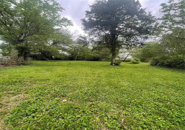 2nd image of 9 Becker Dr, Saint Louis, MO 63135 | MLS# 24025777