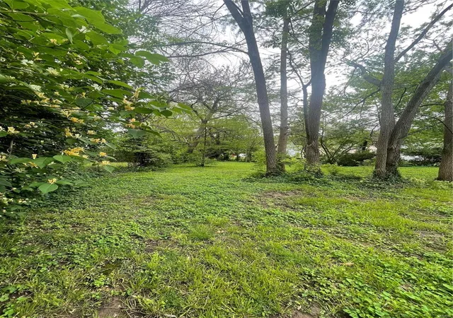 3rd image of 9 Becker Dr, Saint Louis, MO 63135 | MLS# 24025777