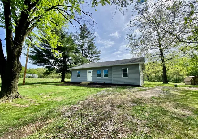 Photo 2 of Sale Pending at 296 White Rd, Montgomery City, MO 63361 | MLS# 24026091 | Listing updated on 2024-08-27