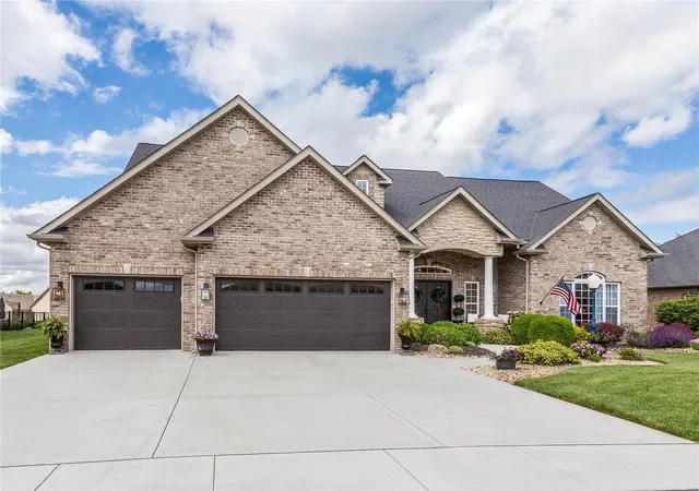 Photo 2 of Single family home for sale at 7027 Alston Ct, Edwardsville, IL 62025 | MLS# 24026298 | Listing updated on 2024-07-15