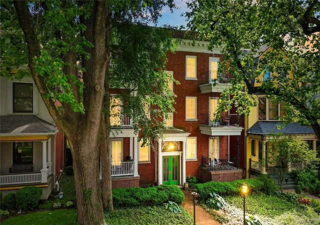 Photo 1 of Sale Pending at 4530 Mcpherson Ave #1W, Saint Louis, MO 63108 | MLS# 24026404 | Listing updated on 2024-07-09