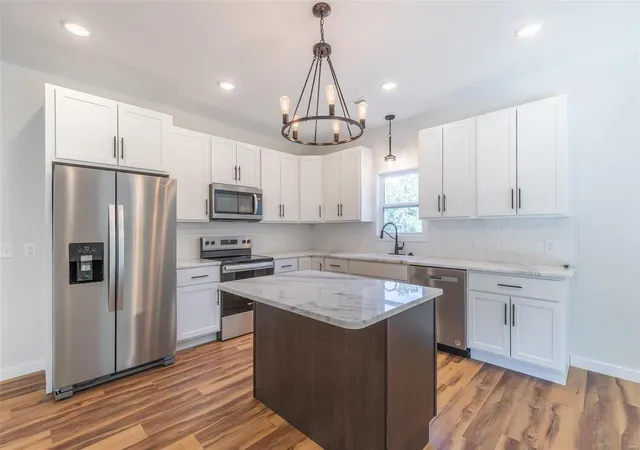 Photo 3 of Single family home for sale at 3304 Rhett Dr, Poplar Bluff, MO 63901 | MLS# 24026422 | Listing updated on 2024-10-30