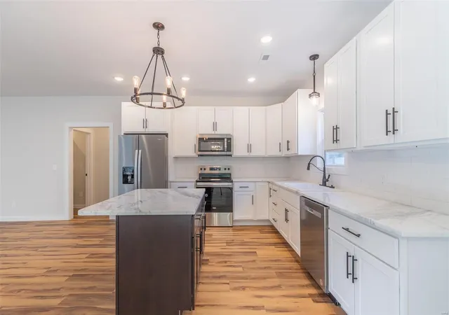Photo 3 of Single family home for sale at 3304 Rhett Dr, Poplar Bluff, MO 63901 | MLS# 24026422 | Listing updated on 2024-10-30