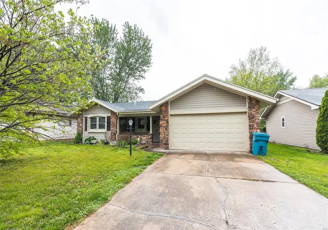 Photo 1 of Single family home for sale at 1114 E Cambridge St, Springfield, MO 65807 | MLS# 24027202 | Listing updated on 2024-10-22