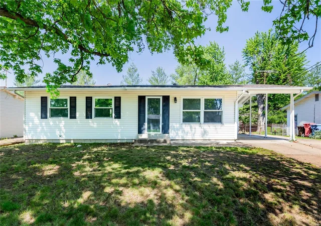Photo 1 of Single family home for sale at 1035 N Park Ln, Florissant, MO 63031 | MLS# 24027633 | Listing updated on 2024-09-14