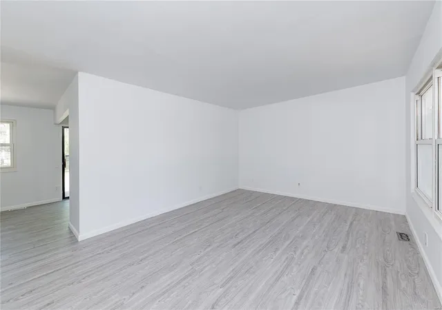 Photo 3 of Single family home for sale at 1035 N Park Ln, Florissant, MO 63031 | MLS# 24027633 | Listing updated on 2024-09-14