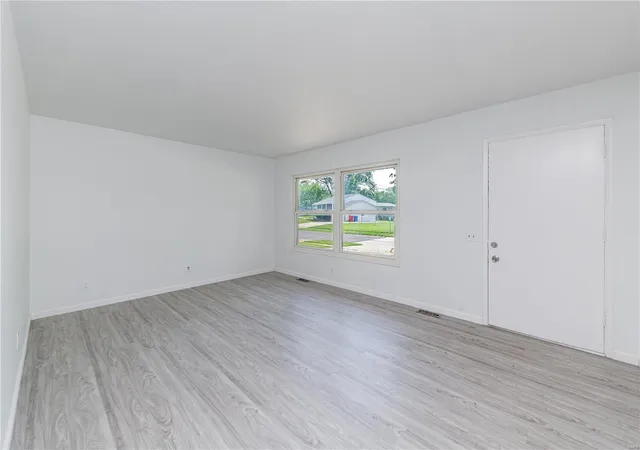 Photo 3 of Single family home for sale at 1035 N Park Ln, Florissant, MO 63031 | MLS# 24027633 | Listing updated on 2024-09-14