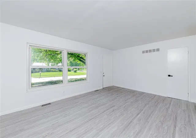 Photo 4 of Single family home for sale at 1035 N Park Ln, Florissant, MO 63031 | MLS# 24027633 | Listing updated on 2024-09-14