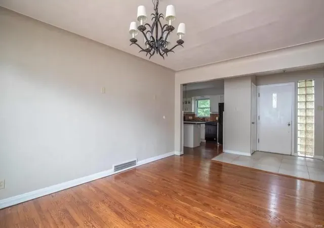 Photo 3 of Single family home for sale at 9404 Parklind Dr, Saint Louis, MO 63126 | MLS# 24028479 | Listing updated on 2024-08-27