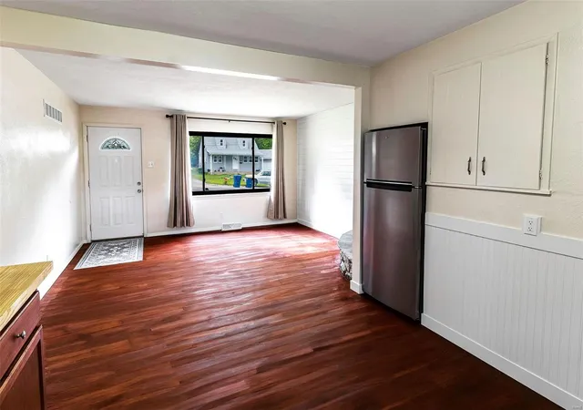 Photo 3 of Sale Pending at 2924 Lyndhurst Ave, Saint Louis, MO 63121 | MLS# 24029031 | Listing updated on 2024-09-11