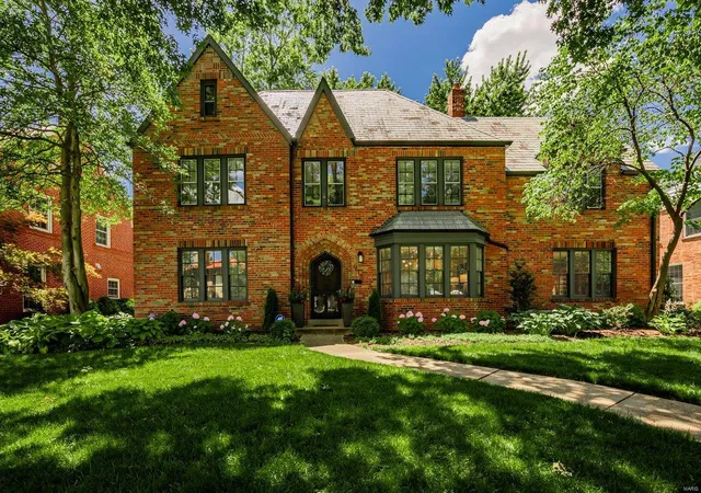 Photo 1 of Sale Pending at 915 S Bemiston Ave, Saint Louis, MO 63105 | MLS# 24031885 | Listing updated on 2024-09-21