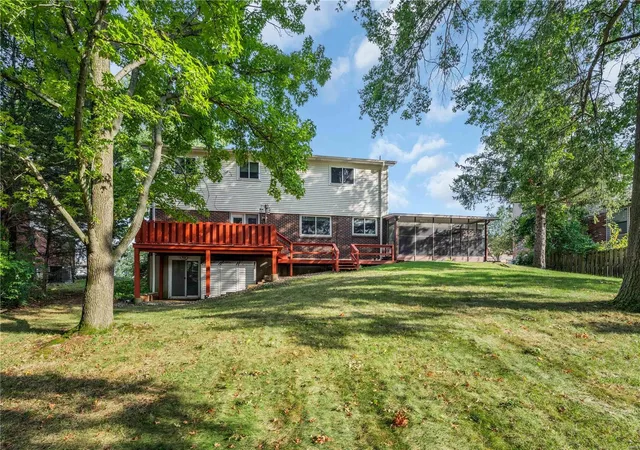 Photo 2 of Sale Pending at 3539 Queens Hill Dr, Saint Louis, MO 63129 | MLS# 24031981 | Listing updated on 2024-09-11