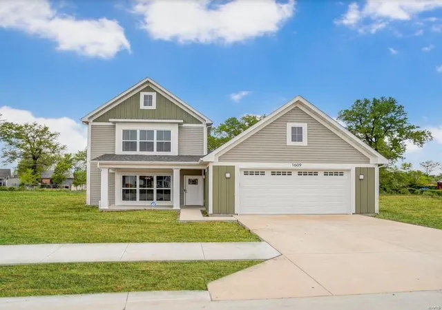Photo 1 of Single family home for sale at 1609 Lansdowne Park Dr, East Saint Louis, IL 62204 | MLS# 24032741 | Listing updated on 2024-12-12