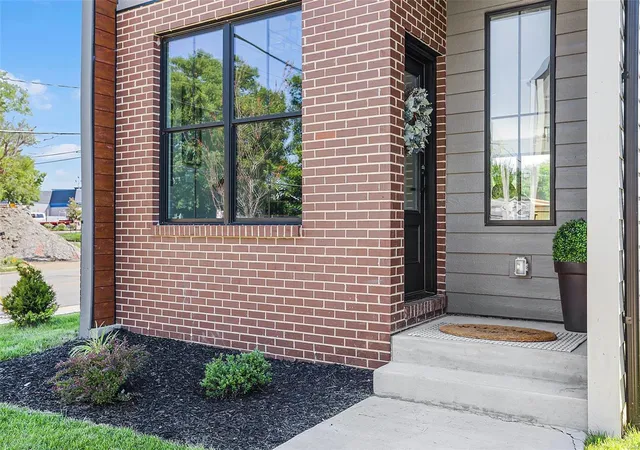 Photo 4 of Single family home for sale at 230 E Schwarz St, Edwardsville, IL 62025 | MLS# 24032981 | Listing updated on 2024-11-25