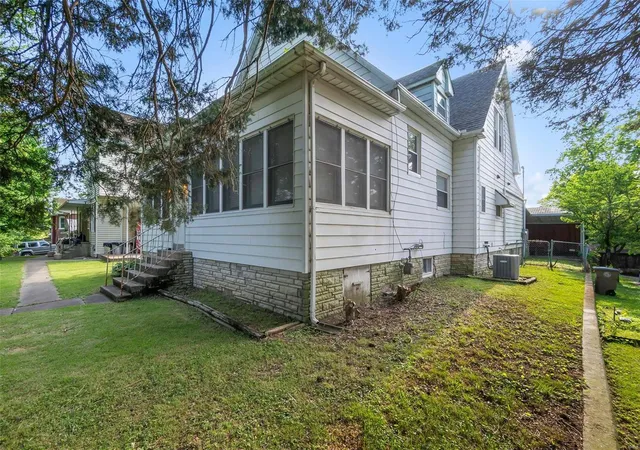 Photo 2 of Single family home for sale at 435 N Frederick St, Cape Girardeau, MO 63701 | MLS# 24033194 | Listing updated on 2024-11-01