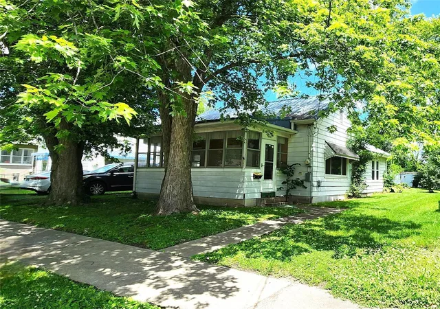 Homes for sale in Du Quoin, IL | 342 N Division, Du Quoin, IL 62832 | MLS# 24033412