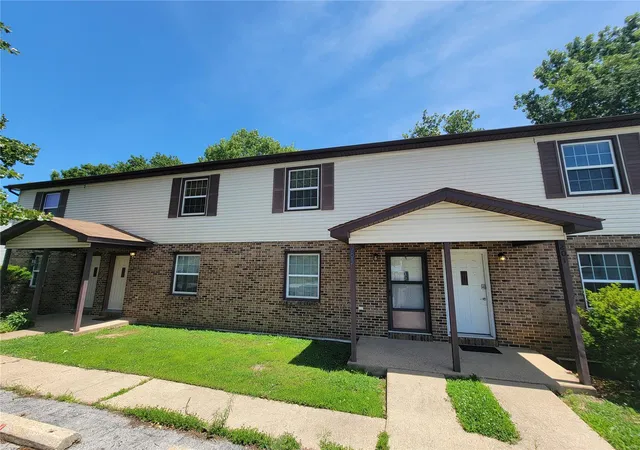 Photo 2 of Multi family home for sale at 201 Country Villa Ln, Saint Robert, MO 65584 | MLS# 24034840 | Listing updated on 2024-09-18