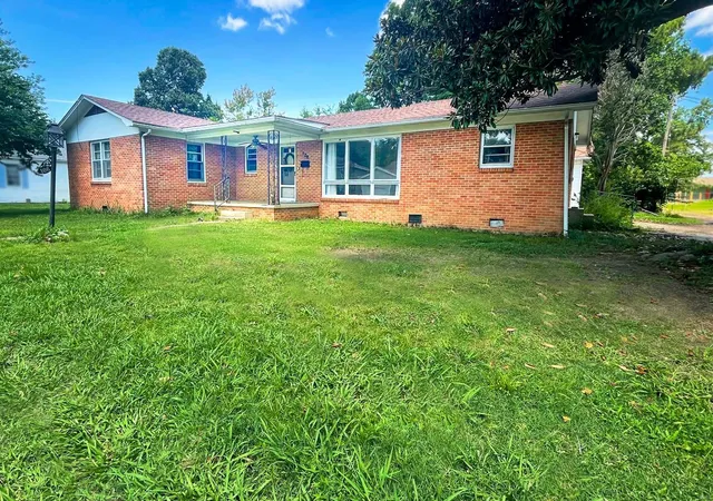 Photo 1 of Single family home for sale at 106 W Grant, Dexter, MO 63841 | MLS# 24035135 | Listing updated on 2024-10-21