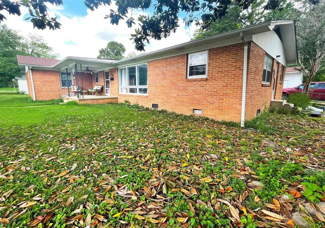 Photo 6 of Single family home for sale at 106 W Grant, Dexter, MO 63841 | MLS# 24035135 | Listing updated on 2024-10-21