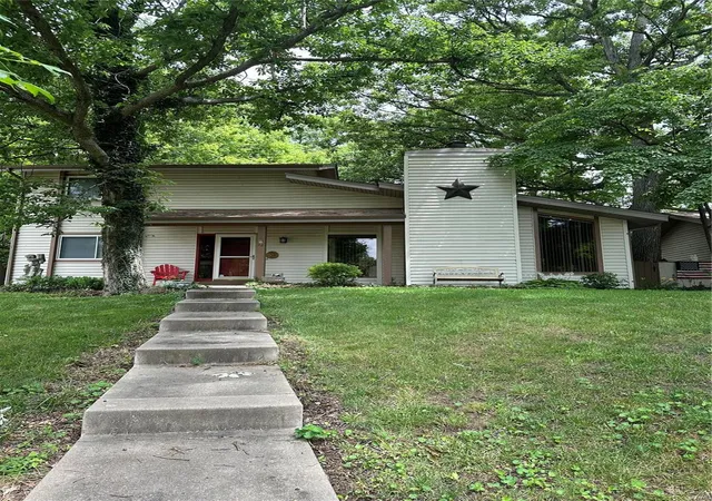Photo 1 of Sale Pending at 12 Marquette Dr, Lake Saint Louis, MO 63367 | MLS# 24035143 | Listing updated on 2024-11-22