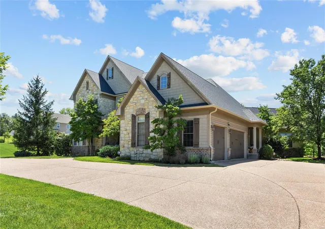 Photo 2 of Sale Pending at 783 N Mason Rd, Saint Louis, MO 63141 | MLS# 24035362 | Listing updated on 2024-06-17
