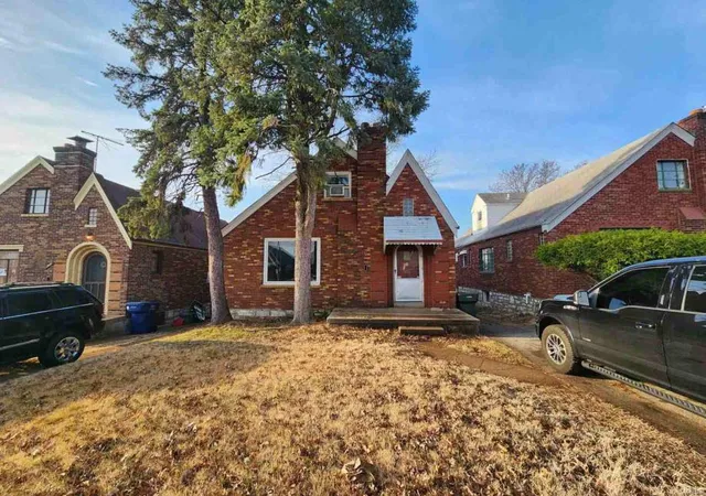 Photo 1 of Sale Pending at 1552 Switzer Ave, Saint Louis, MO 63147 | MLS# 24035511 | Listing updated on 2024-11-15