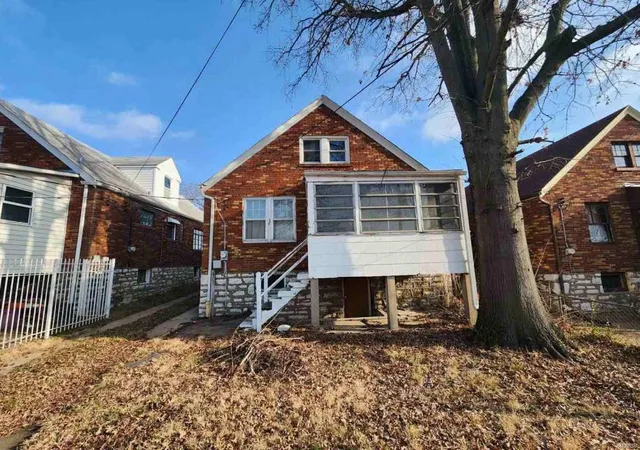 Photo 2 of Sale Pending at 1552 Switzer Ave, Saint Louis, MO 63147 | MLS# 24035511 | Listing updated on 2024-11-15