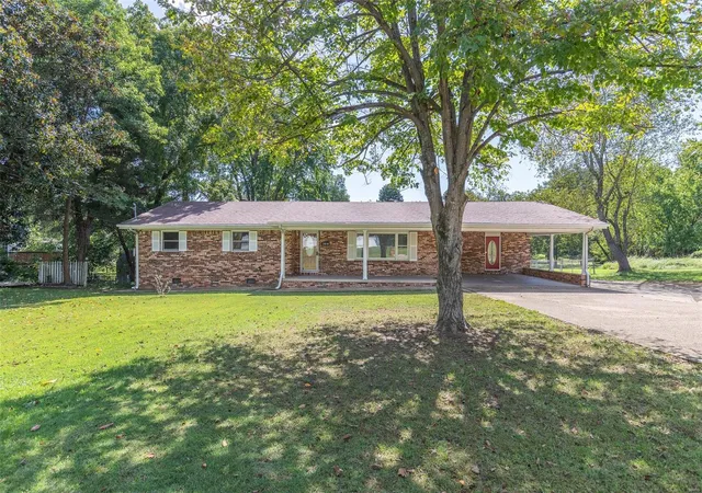 1st image of 1404 Barron Rd, Poplar Bluff, MO 63901 | MLS# 24036118