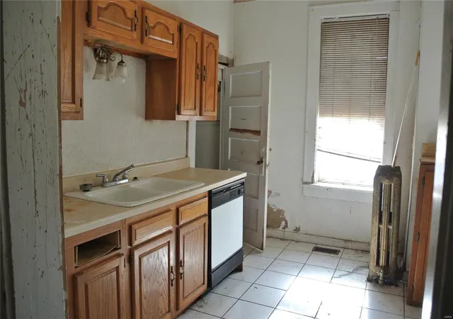 Photo 4 of Single family home for sale at 934 Vine, Poplar Bluff, MO 63901 | MLS# 24036379 | Listing updated on 2024-08-07