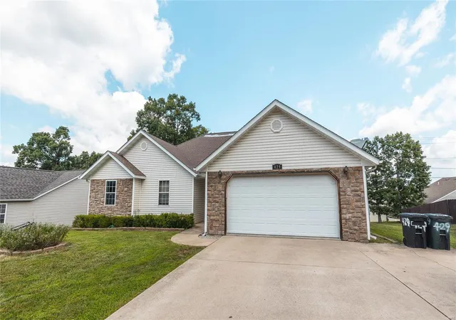 Photo 1 of Single family home for sale at 429 Eastlawn Ave, Saint Robert, MO 65584 | MLS# 24036744 | Listing updated on 2024-12-03