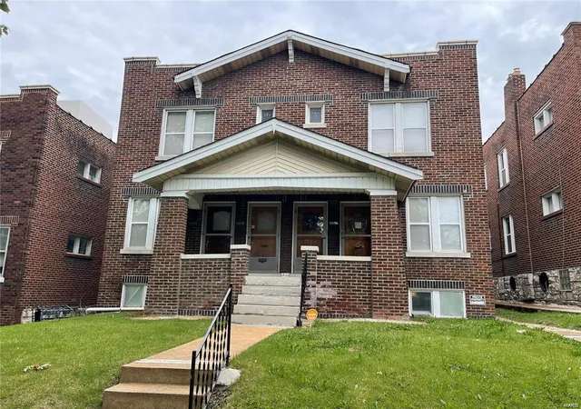 Photo 1 of Sale Pending at 3923 Dunnica Ave, Saint Louis, MO 63116 | MLS# 24036883 | Listing updated on 2024-12-17
