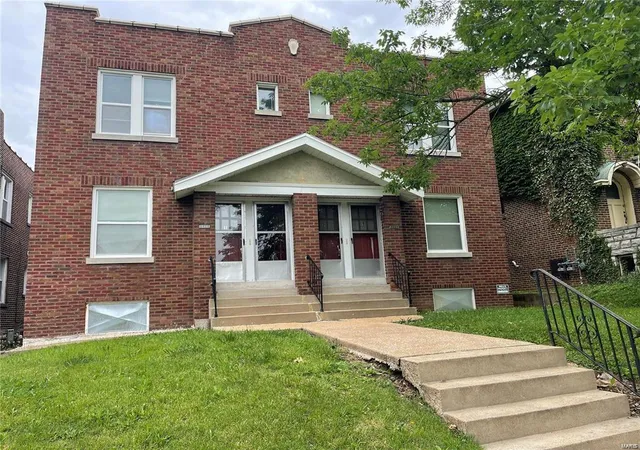 Photo 2 of Sale Pending at 3923 Dunnica Ave, Saint Louis, MO 63116 | MLS# 24036883 | Listing updated on 2024-12-17