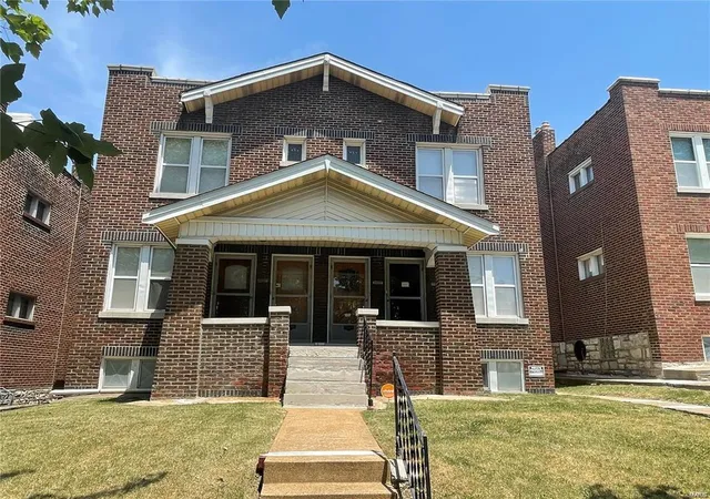 Photo 1 of Sale Pending at 3927 Dunnica Ave, Saint Louis, MO 63116 | MLS# 24036885 | Listing updated on 2024-11-26