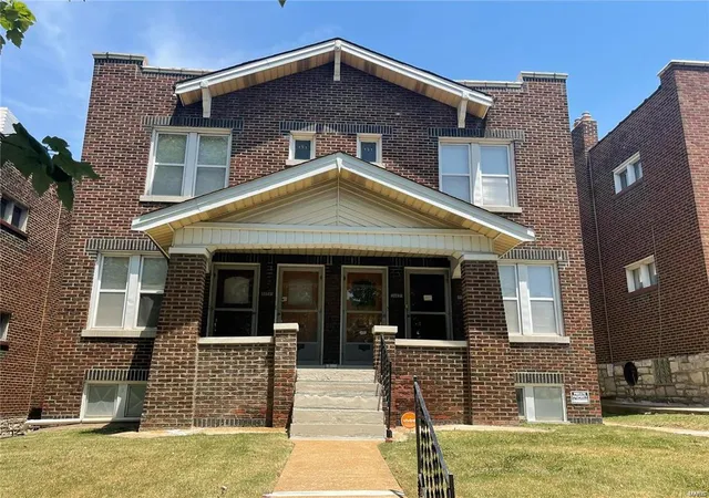 Photo 2 of Sale Pending at 3927 Dunnica Ave, Saint Louis, MO 63116 | MLS# 24036885 | Listing updated on 2024-11-26